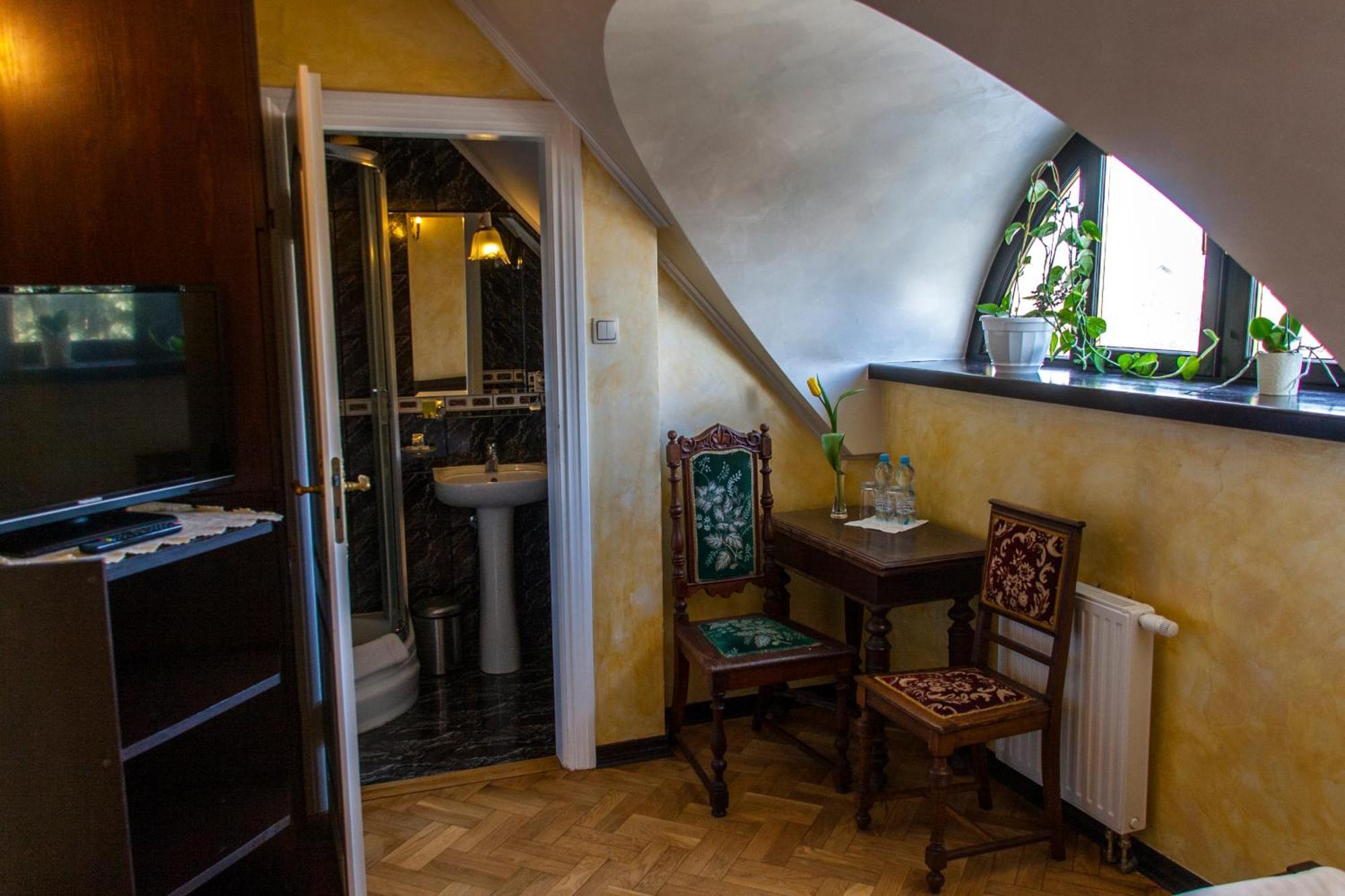 Dwor Anna Bed & Breakfast Ciecierzyn Room photo