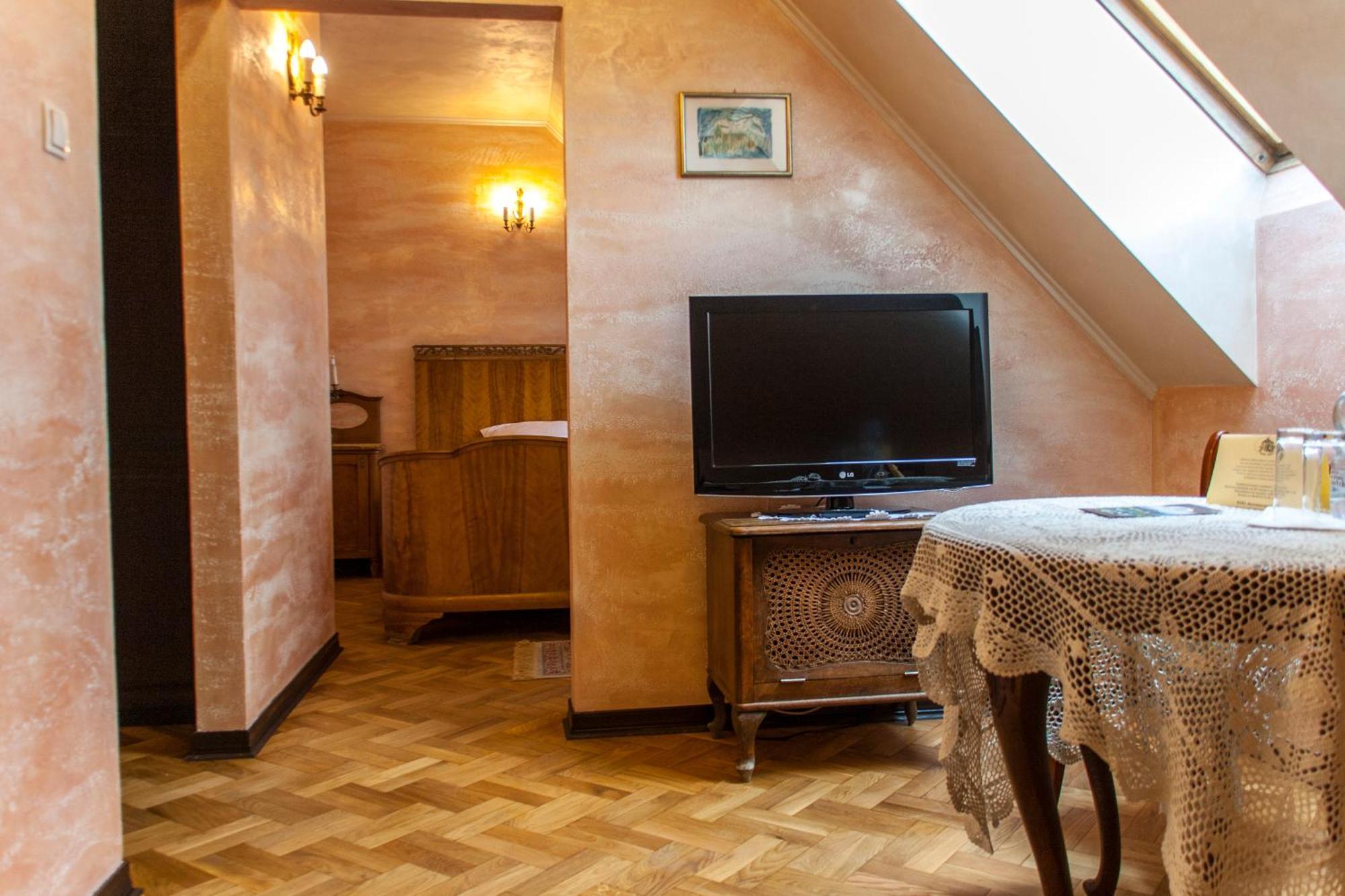 Dwor Anna Bed & Breakfast Ciecierzyn Room photo