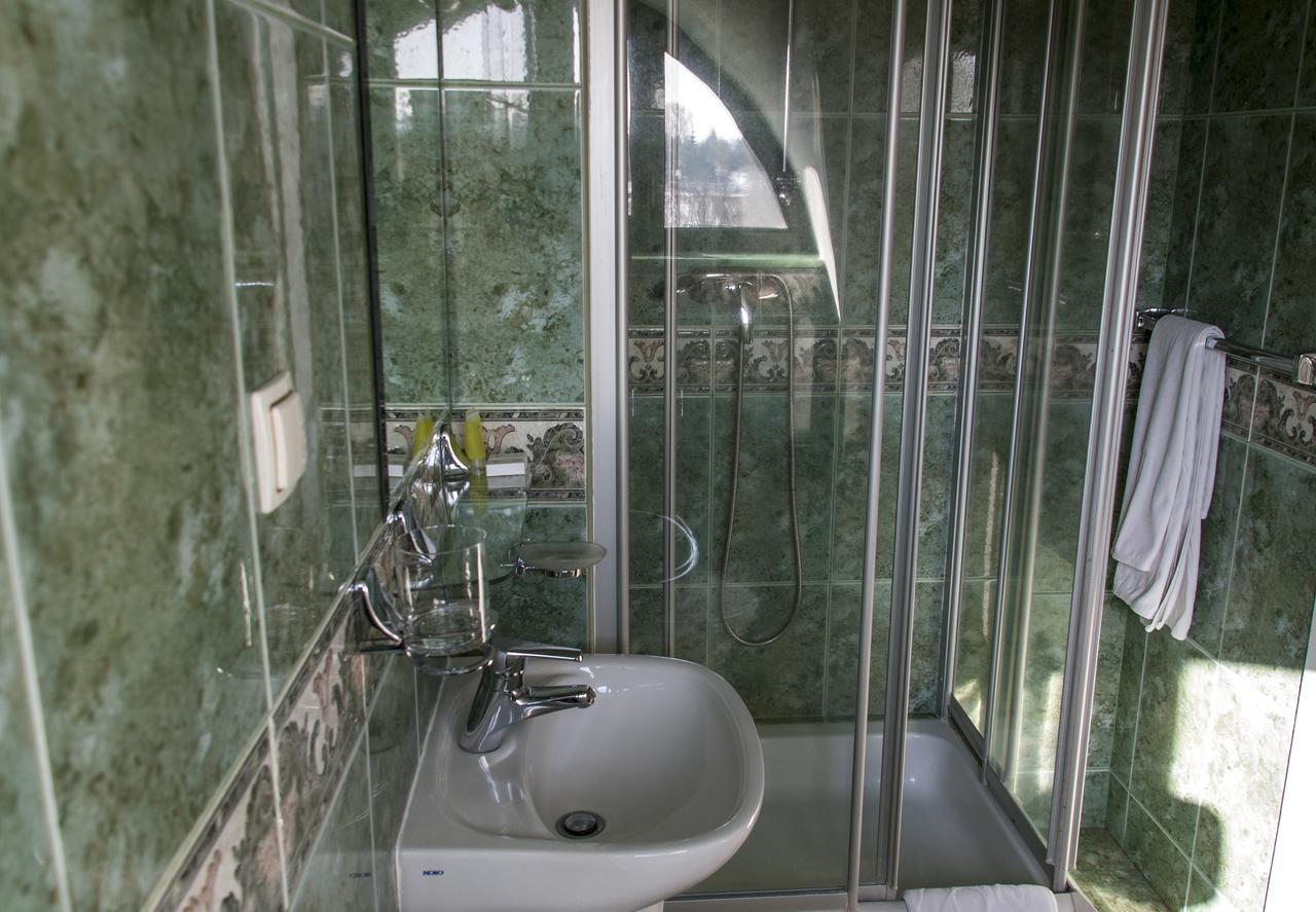 Dwor Anna Bed & Breakfast Ciecierzyn Room photo