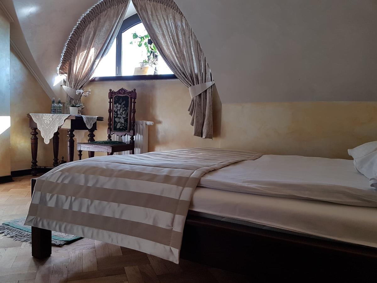 Dwor Anna Bed & Breakfast Ciecierzyn Exterior photo